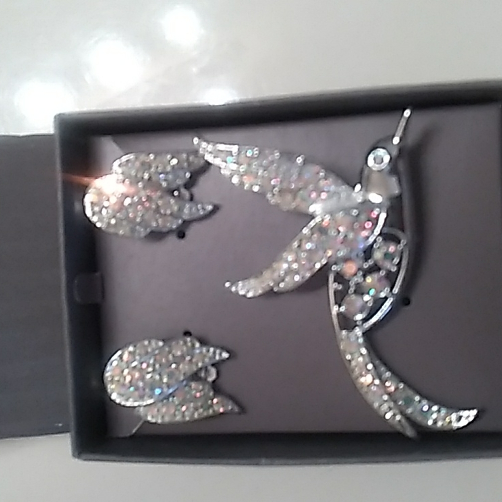 A Vintage Sarah Coventry Bird in Flight Rhinestone Brooch & Earring Set. SB.22